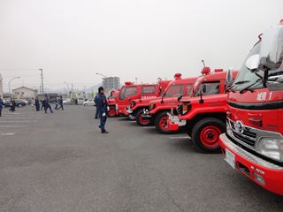 130113shoubousha 各分団の消防車がずらり